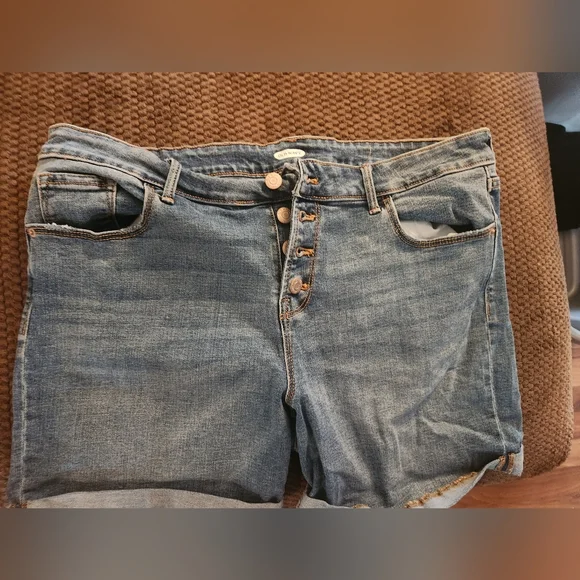 Size 14 jean shorts Old navy - Picture 3 of 3